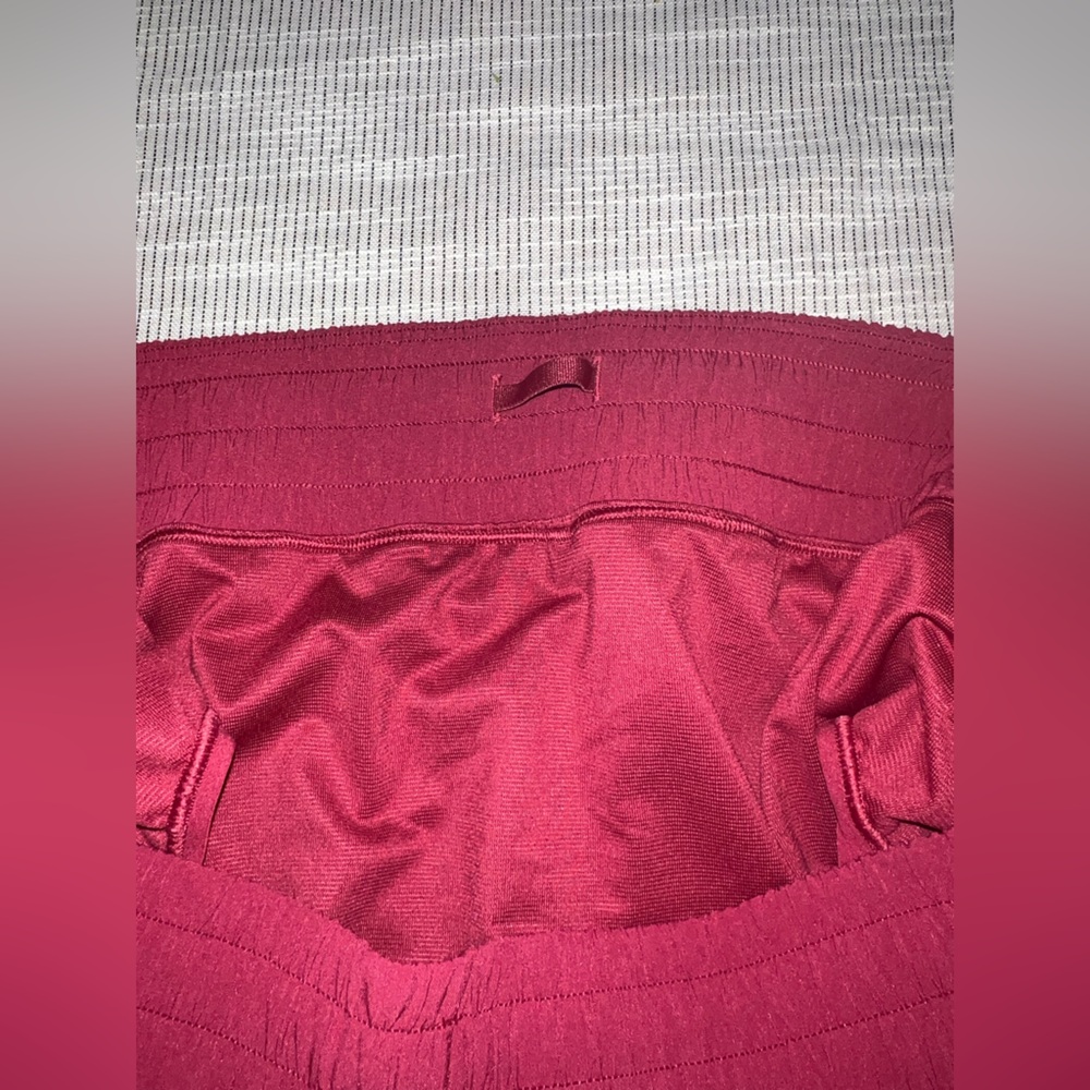 Lululemon Shake It Out High-Rise Run Short 2.5” – Size XL – MGTS – NWT - Picture 6 of 6